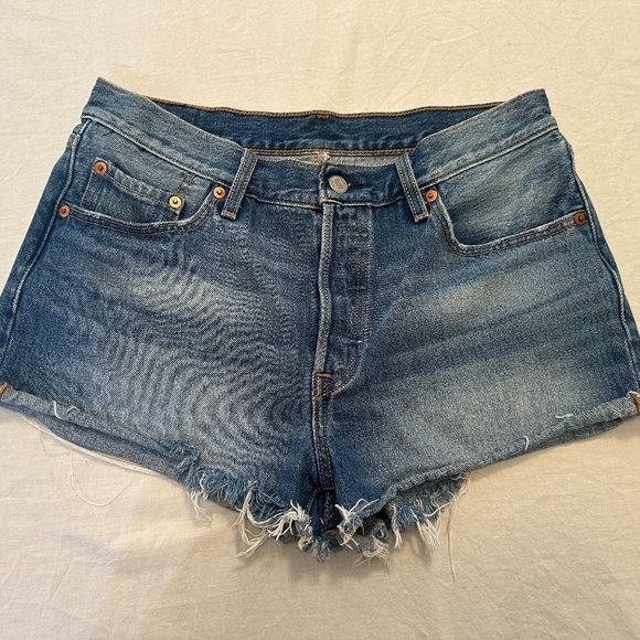 Levi’s 501 Shorts - Picture 5 of 10